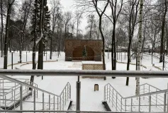 В парке КиО "Лебединый рай" на территории амфитеатра залит каток