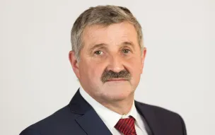 Сергей Васильевич Самарин, старший мастер на горячих работах Колесопрокатного цеха Дивизиона железнодорожных колес АО «ВМЗ».'