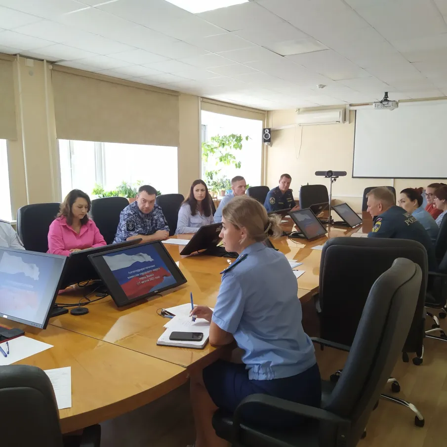 15 августа в администрации округа состоялось плановое заседание антитеррористической комиссии