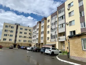 30 июня в администрации округа состоялось совещание по вопросу проведения реконструкции многоквартирного дома 24 на улице Белякова