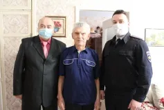 Выксунские полицейские поздравили ветеранов с Днем защитника Отечества.