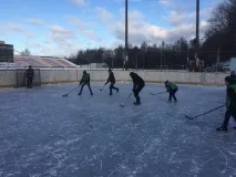 В Выксе прошли соревнования по хоккею с мячом в валенках